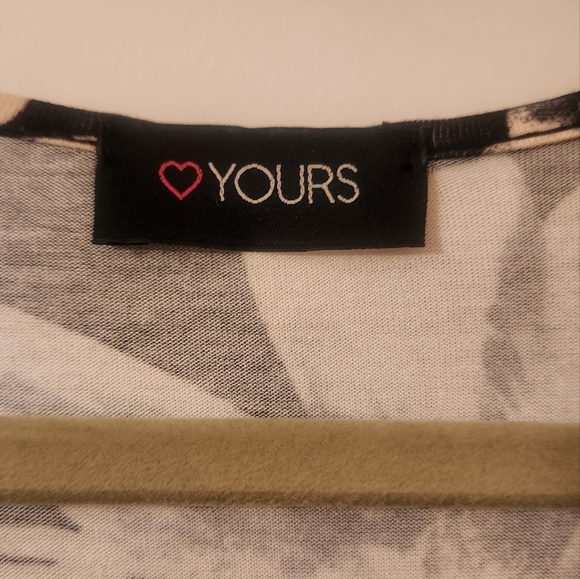 Ladies dress - Picture 3 of 3